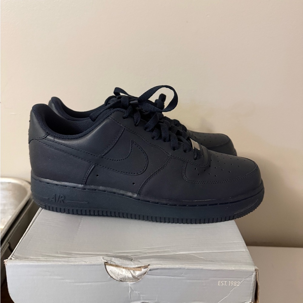 Men's Nike Air Force Sneakers - Picture 3 of 5
